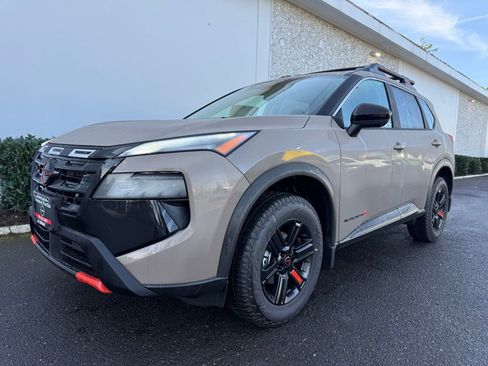 Used 2026 Nissan Rogue SV image 1