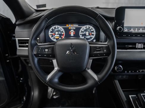 Used 2023 Mitsubishi Outlander SE Black Edition image 34