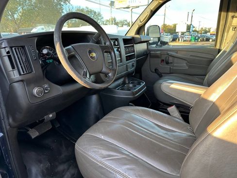 Used 2015 Chevrolet Express 3500 image 9