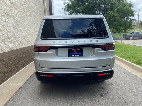 Used 2022 Jeep Wagoneer Series II AWD/4WD image 5