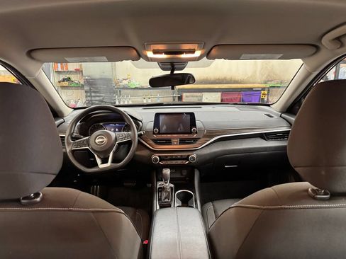 Used 2024 Nissan Altima 2.5 SV FWD image 25
