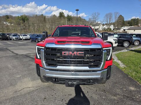 Used 2024 GMC Sierra 2500 Pro w/ Convenience Package image 2
