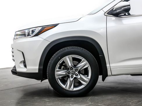Used 2019 Toyota Highlander Limited image 9