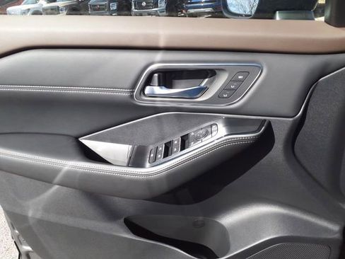 Certified 2023 Nissan Rogue Platinum w/ Platinum Premium Package image 7