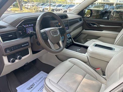 Used 2021 GMC Yukon XL Denali w/ Denali Premium Package RWD image 10
