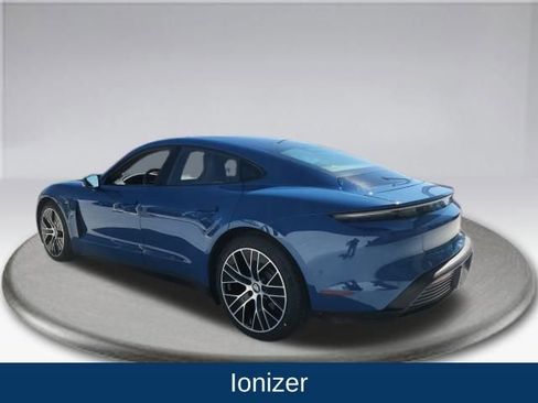 Used 2022 Porsche Taycan image 16