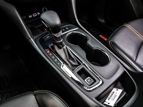 Used 2024 Chevrolet Equinox Premier image 6