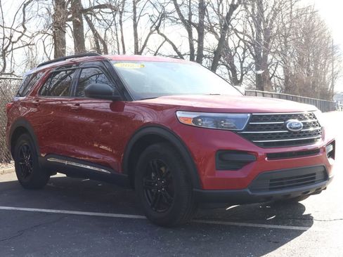 Used 2023 Ford Explorer XLT image 10