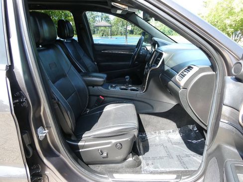 Used 2014 Jeep Grand Cherokee Overland AWD/4WD image 29