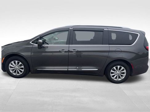 Used 2018 Chrysler Pacifica Touring-L w/ Advanced Safetytec Group FWD image 22