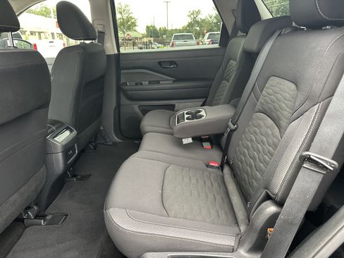 Used 2025 Nissan Pathfinder SV AWD/4WD image 21