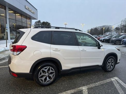 Used 2022 Subaru Forester Premium image 11