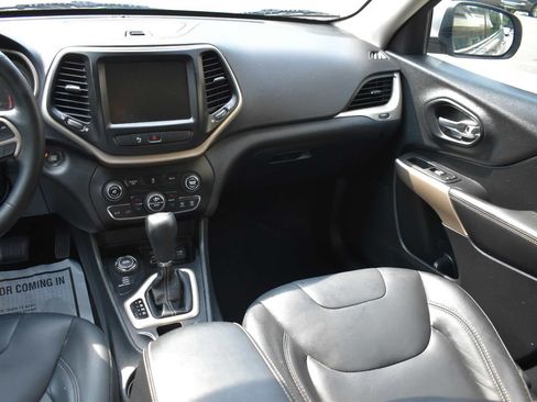Used 2018 Jeep Cherokee Limited AWD/4WD image 15