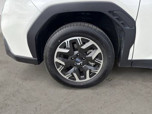 Used 2025 Subaru Forester Premium AWD/4WD image 9