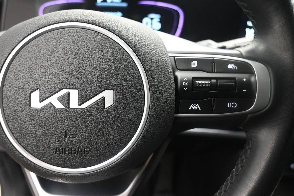 Used 2025 Kia Sportage EX FWD image 14