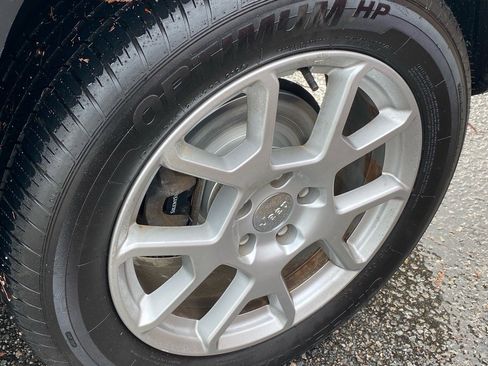 Used 2021 Jeep Renegade Latitude w/ Luxury Group I image 24