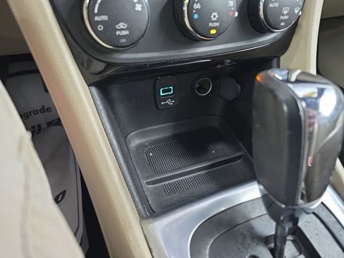 Used 2013 Chrysler 200 Limited image 16