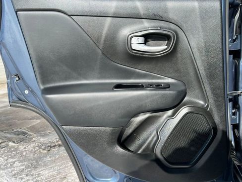 Used 2023 Jeep Renegade Latitude image 30