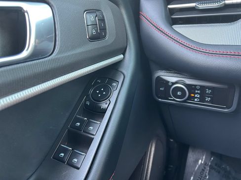 Used 2025 Ford Explorer ST-Line w/ Premium Package AWD/4WD image 19