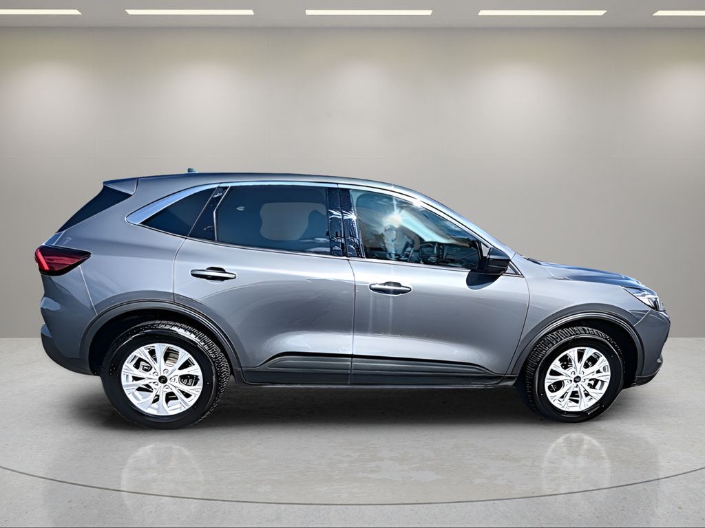 Certified 2024 Ford Escape Active AWD/4WD image 9