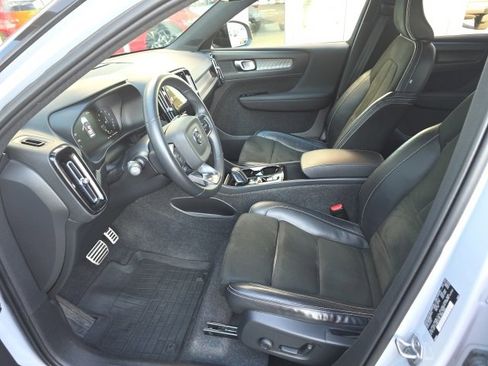 Used 2022 Volvo XC40 T5 R-Design w/ Protection Package Premier image 9