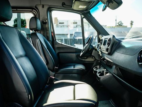 Used 2024 Mercedes-Benz Sprinter 2500 image 15