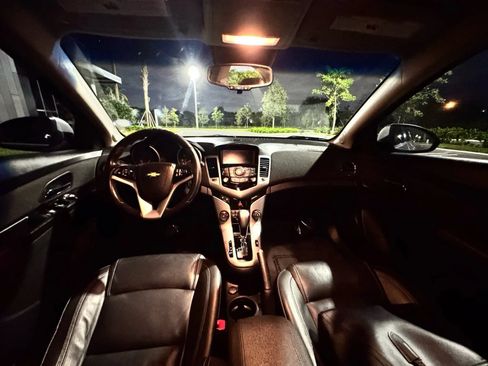 Used 2013 Chevrolet Cruze LT FWD image 14