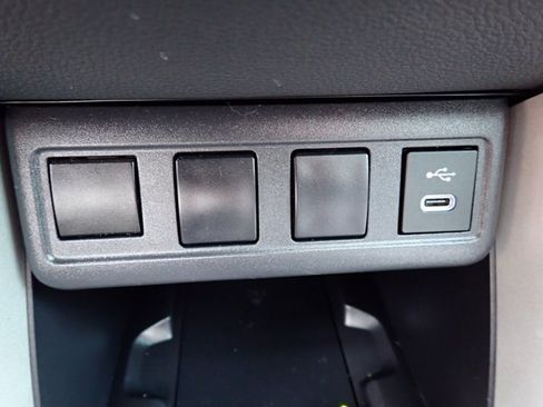 Used 2025 Toyota Corolla Cross AWD Hybrid w/ Moonroof Package image 17