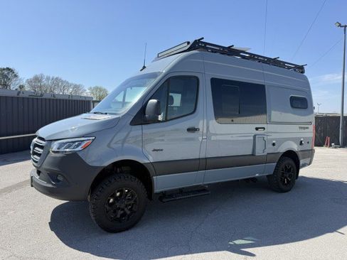 Used 2023 Mercedes-Benz Sprinter 2500 image 3