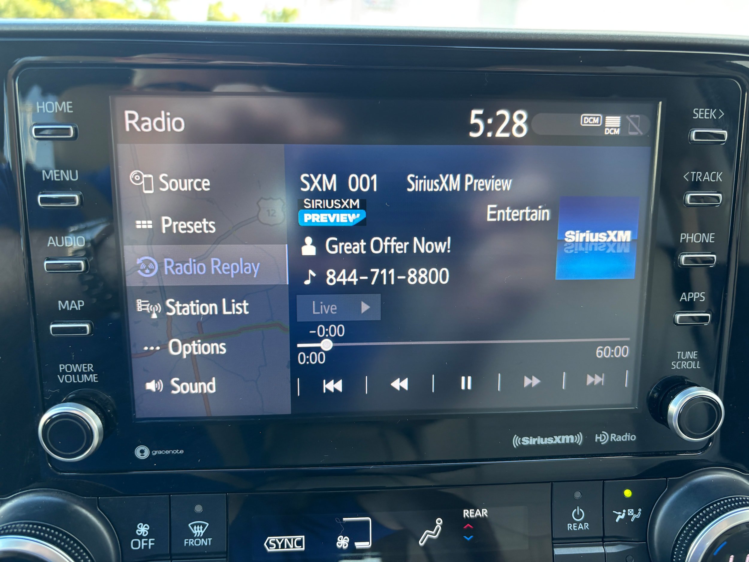 Used 2021 Toyota Highlander XLE FWD image 29