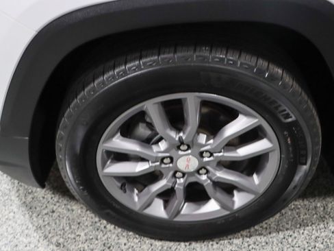 Used 2024 GMC Terrain SLT AWD/4WD image 11