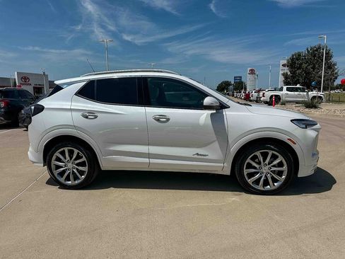 Used 2025 Buick Encore GX Avenir FWD image 2