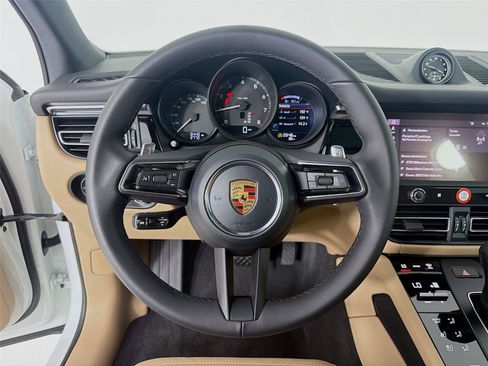 Certified 2026 Porsche Macan AWD/4WD image 12