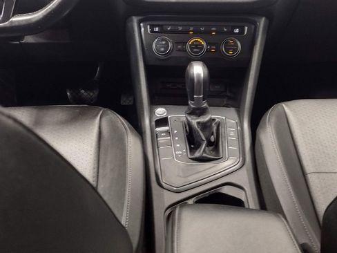 Used 2018 Volkswagen Tiguan SE FWD image 36