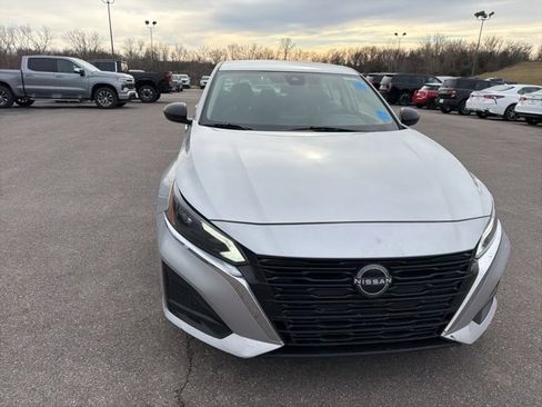 Used 2024 Nissan Altima 2.5 SV image 6