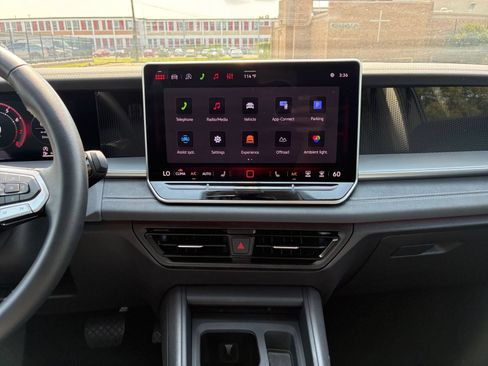 Used 2026 Volkswagen Tiguan SE AWD/4WD image 14