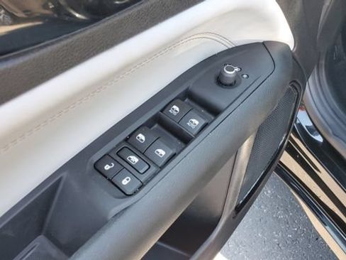Used 2023 Jeep Compass Limited w/ Elite Group AWD/4WD image 7