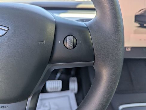 Used 2023 Tesla Model Y Performance image 28