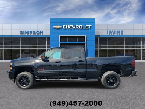 Used 2019 Chevrolet Silverado 2500 LT w/ Midnight Edition image 5