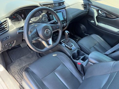 Used 2020 Nissan Rogue SL w/ Premium Package FWD image 16