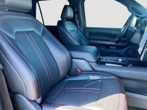 Used 2024 Ford Expedition Limited image 31