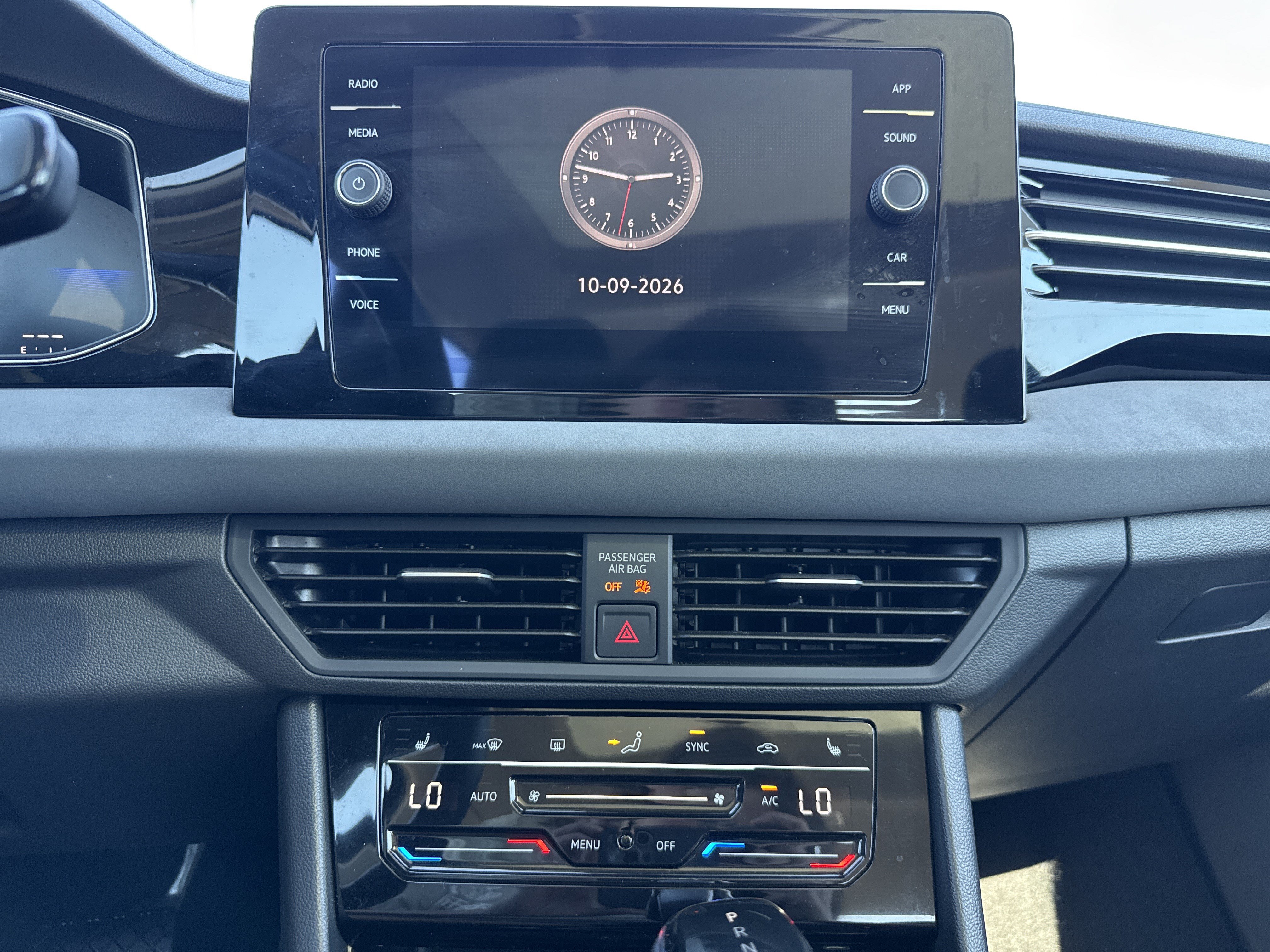 Used 2025 Volkswagen Jetta SE FWD image 12