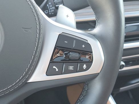 Certified 2025 BMW X6 xDrive40i w/ Executive Package image 13