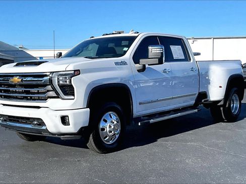 Used 2024 Chevrolet Silverado 3500 High Country w/ High Country Premium Package image 2