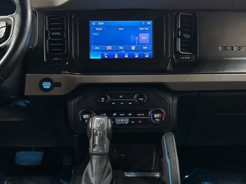Used 2023 Ford Bronco Wildtrak image 24