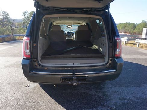 Used 2017 GMC Yukon XL Denali image 16