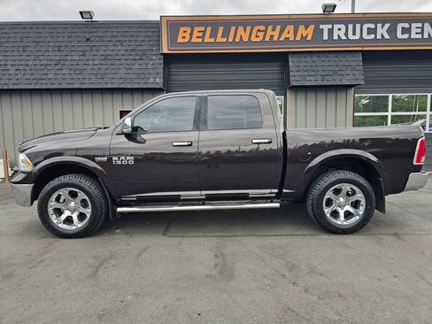 Used 2017 RAM 1500 Laramie w/ Convenience Group AWD/4WD image 2