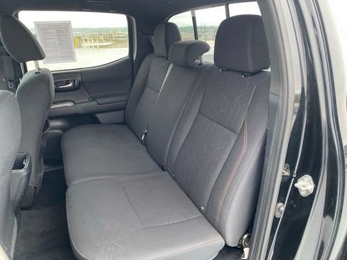 Used 2019 Toyota Tacoma TRD Off-Road AWD/4WD image 16