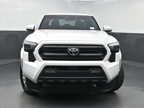 Used 2024 Toyota Tacoma SR5 AWD/4WD image 38