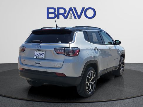 Used 2025 Jeep Compass Limited AWD/4WD image 4